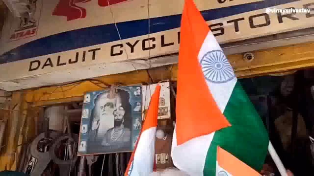 आशा फाउंडेशन द्वारा तिरंगा को लेकर जागरूक किया जा रहा है