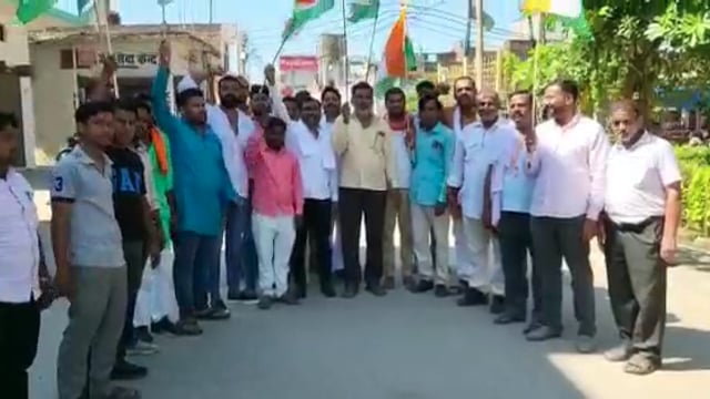 नवाबगंज नगर में चेयरमैन सत्येंद्र कुमार सिंह द्वारा निकाली गई तिरंगा पदयात्रा