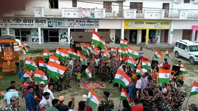 ककरहवा मे आजादी के अमृत महोत्सव को लेकर लोगों को किया जागरूक 