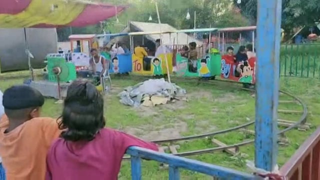 लखीमपुर खीरी (यूपी) ग्राम पंचायत विधानसभा मोहम्मदी क्षेत्र में ताजियों के उपलक्ष में लगने वाले 3 दिवसीय मेले का शुभारंभ