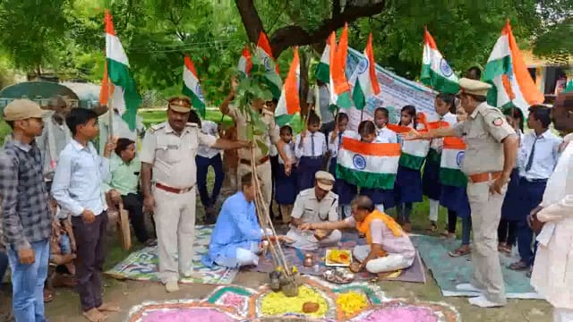 गुरसराय रेंज में नगर पालिका परिषद अध्यक्ष द्वारा किया गया हरिशंकरी वृक्षारोपण