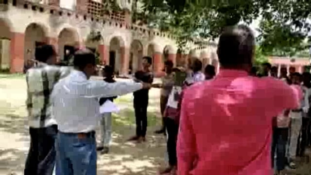 बिहार पृथ्वी दिवस के अवसर पर विद्यालय के प्रत्येक छात्रों ने एक वर्ष में एक वृक्ष रोपण व संरक्षण करने का लिया संकल्प