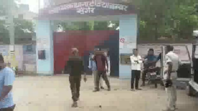 हवेली खड़गपुर कठनी गांव में दो पक्षों के बीच वर्चस्व को लेकर मारपीट सात घायल दोनों ओर से 11 नामजद अभियुक्त सात गिरफ्तार।