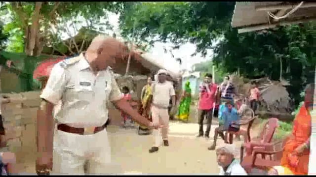 डुमरामा गांव में अज्ञात अपराधियों ने एक वृद्धा का गला रेत की हत्या पुलिस ने शव को कब्जे में लेकर पोस्टमार्टम हेतु भेजा