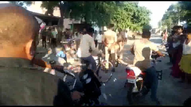 अनियंत्रित ट्रक ने बाइक सवार पति पत्नी को मारी जोरदार टक्कर, पत्नी की मौके पर दर्दनाक मौत, पति की हालत गंभीर