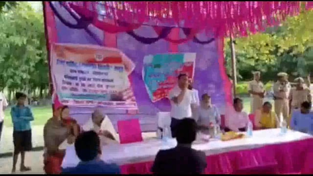 इटियाथोक: शहीद के परिवार के साथ अमृत सरोवर तालाब संझवल डीएम ने वृक्षारोपण कर सम्मानित किया