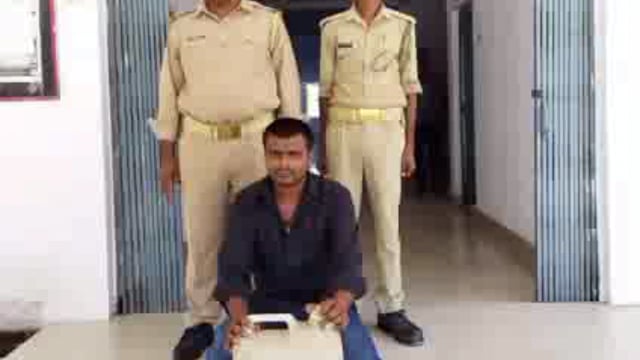 बोझा मोड़ के पास से मुर्तिहा पुलिस ने 20 लीटर अवैध कच्ची शराब के साथ एक अभियुक्त को किया गिरफ्तार