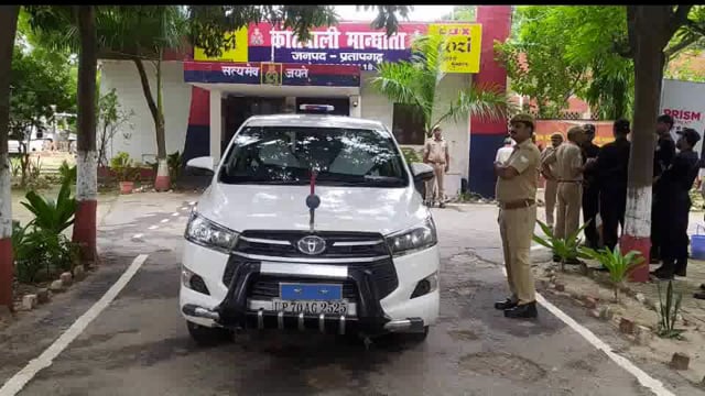 IG प्रयागराज पहुंचे थाना मांधाता
आज़ादी के अमृत महोत्सव पर परिसर में फावड़ा से किया स्वछता अभियान का आग़ाज़