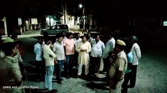 संदिग्ध परिस्थितियों में फांसी के फंदे से लटकता मिला युवक का शव मचा हड़कंप डलमऊ कोतवाली कस्बे के मोहल्ला निवासी