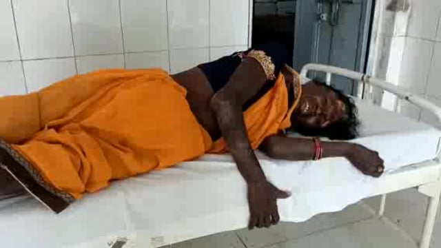 मदनपुर बड़ी मस्जिद के पास अज्ञात वाहन की टक्कर से एक महिला हुई जख्मी#accident 