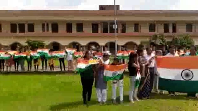 गुरसरांय जगदीश सिंह यादव नंदकिशोर  मोदी महाविद्यालय में तिरंगे के सफर पर आधारित प्रदर्शनी आयोजित की गई