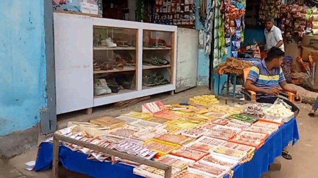 रक्षाबंधन को लेकर थरथरी बाजार में चहल पहल देखने को मिला



 