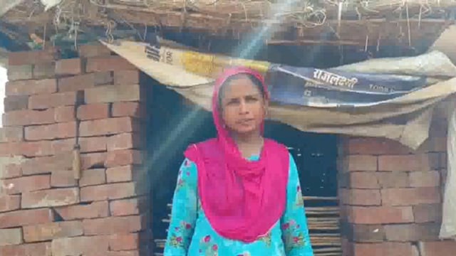 हमारे पास घर नहीं है हम कँहा लगाए तिरंगा खड़सरी निवासी महिला ।