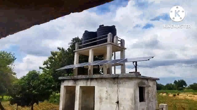 भितीया पंचायत के गोबरदाहा गाँव में पी0 एच0 ई0 डी 0 से बनी जल मीनार बनी शोभा की वस्तु