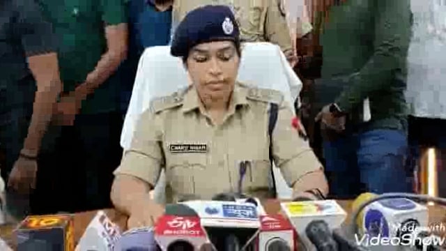 औरैया एसपी चारू निगम ने भोले भाले लोगों के साथ ठगी करने वाले गिरोह का किया भंडाफोड़,प्रेस कांफ्रेंस में किया खुलासा
