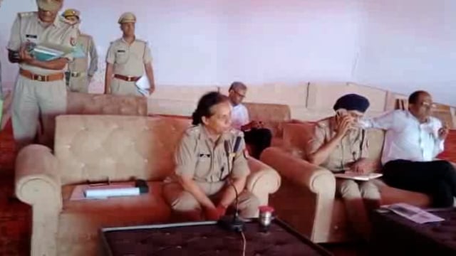 कजली मेला ड्यूटी में लगे पुलिसकर्मियों को एसपी ने किया ब्रीफ