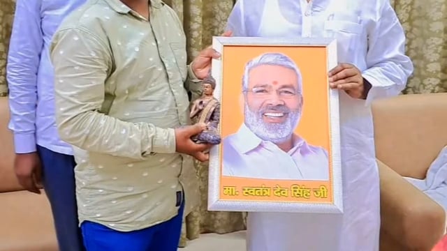 देह व्यापार को बंद कराए जाने को लेकर बिस्कोहर निवासी युवकों ने पूर्व प्रदेश अध्यक्ष स्वतन्त्र देव सिंह से कि मुलाकात