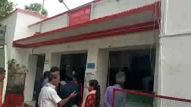 रानी कुंआ के समीप अज्ञात वाहन के टक्कर से बाइक पर सवार महिला गिरकर हुई जख्मी#accident 