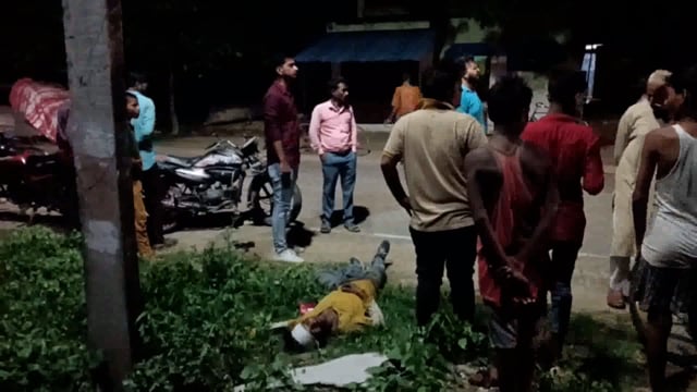 जानवर से टकराने पर बाइक सवार गंभीर रूप से हुआ घायल डलमऊ अस्पताल में कराया गया भर्ती