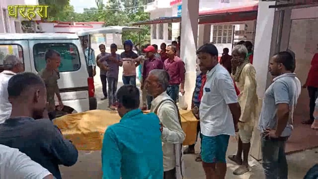 धरहरा में सड़क दुर्घटना : बहन से राखी बंधवाने बाइक से जा रहा था भाई, तभी रास्‍ते में आ गया सांड