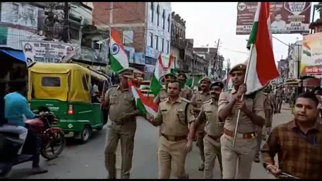 स्वाधीनता के ७५ वें वर्षगांठ पर आज़ादी का अमृत महोत्सव पर पुलिस अधीक्षक ने निकाला पैदल तिरंगा यात्रा