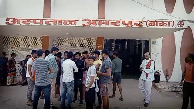 धर्मपुर गांव के पास दो बाइकों की आमने-सामने टक्कर में एक बाइक चालक की हुई मृत्यु एक रेफर दो इलाजरत