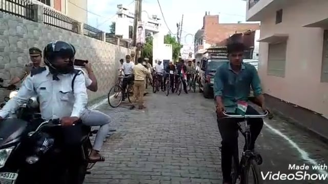 औरैया शहर में आजादी के अमृत महोत्सव पर डीएम एडीएम एसपी और सीडीओ ने साइकिल रैली प्रतियोगिता में लिया भाग