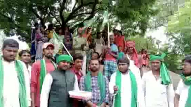 पथलौटिया में महागठबंधन के सरकार बनने पर राजद कार्यकर्ताओं ने बाटी मिठाई   #आरजेडी