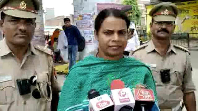 औरैया कोतवाली क्षेत्र के देवकली चौराहे पर पीटीओ ने रेहाना बानो ने चलाया जागरूकता अभियान,दी जानकारी