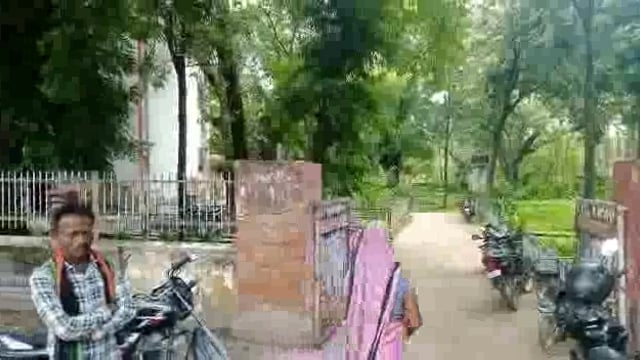 गुरूबक्शगंज-आजादी के अमृत महोत्सव के अंतर्गत भारत सरकार द्वारा डाक एवं तार घरों में तिरंगा झंडा बिक्री के लिए उपलब्ध 