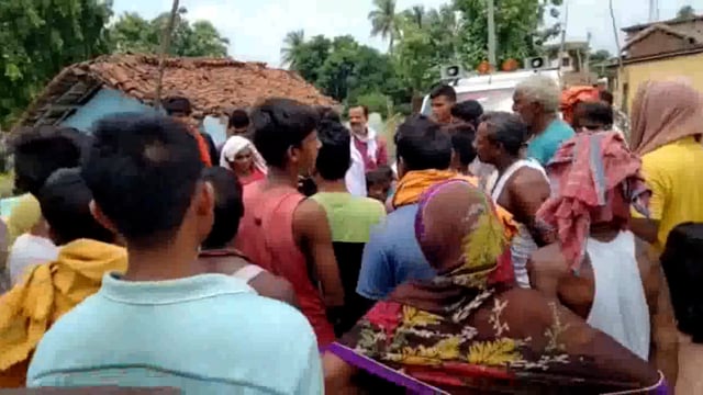 टेटिया बंबर टेटिया पंचायत के वार्ड संख्या 9 के ग्रामीणों ने पेयजल की समस्या को लेकर वीडियो का किया घेराव। 