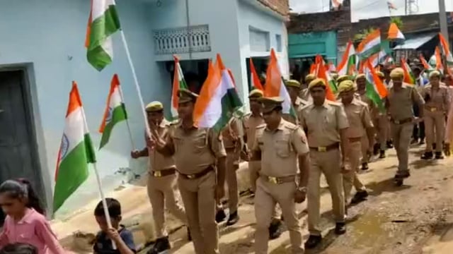 ककरवई थाना पुलिस व ग्रामीणों ने संयुक्त रूप से निकाली विशाल तिरंगा यात्रा