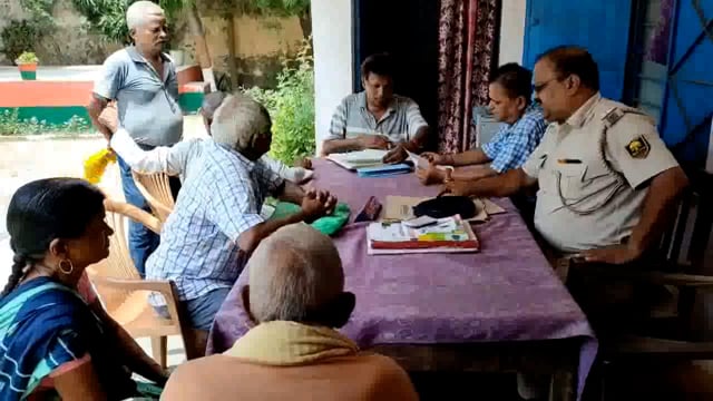 अंचलाधिकारी के नेतृत्व में लगाया गया जनता दरबार