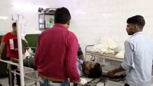 मारुति वैन कार ने बाइक सवार को मारी टक्कर