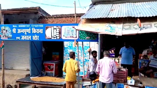 मुख्यालय स्थित केराने की दुकान में चोरी 