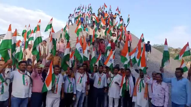 हैबतपुरा में द हिंदू फाउंडेशन के तत्वाधान में बनाई अनोखी पर्वत श्रृंखला एवं निकाली तिरंगा यात्रा