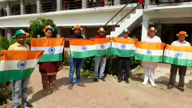 वजीरगंज के हथिनाग स्थित शीतला देवी मेमोरियल स्कूल में मनाया गया आजादी का अमृत महोत्सव, विद्यालय प्रबंधक रहे मुख्य अतिथि