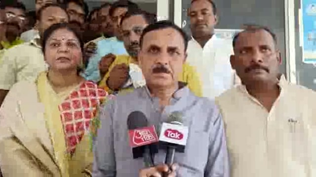 14 अगस्त के दिन मौन तिरंगा यात्रा निकाली गई राष्ट्रीय मंत्री व सांसद विनोद सोनकर हुए शामिल