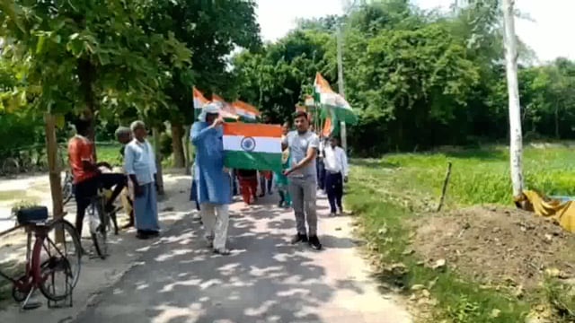 तरबगंज: दयानंद हायर सेकेंडरी स्कूल सोनबरसा में निकाली गई तिरंगा यात्रा