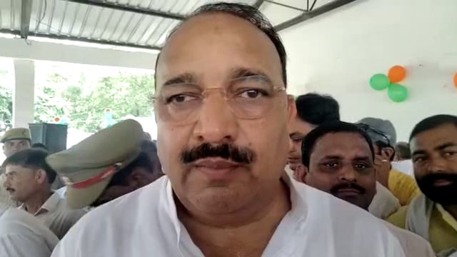 रायबरेली में राज्य मंत्री स्वतंत्र प्रभार दिनेश सिंह ने 125 फिट ऊंचा तिरंगा फहराया है। डिग्री कालेज चौराहे पर ।