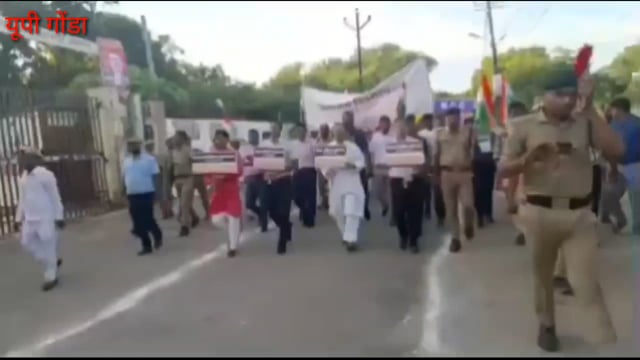 गोंडा जीपीएस राठौर राज्य मंत्री स्वतंत्र प्रभार सहकारिता विभाग उत्तर प्रदेश शासन की अध्यक्षता में निकाला गया मौन जुलूस