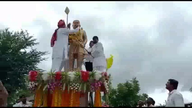 करगणी येथील राजे उमाजी नाईक यांच्या पुतळ्याच्या सजावटीसाठी जयंत पाटील यांचे कडून दहा लाख रुपये निधी


