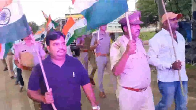 मडावरा में पुलिस व मीडिया के द्वारा निकाली गई तिरंगा यात्रा, इंकलाब के नारों से गूंजा कस्बा @Madawara 