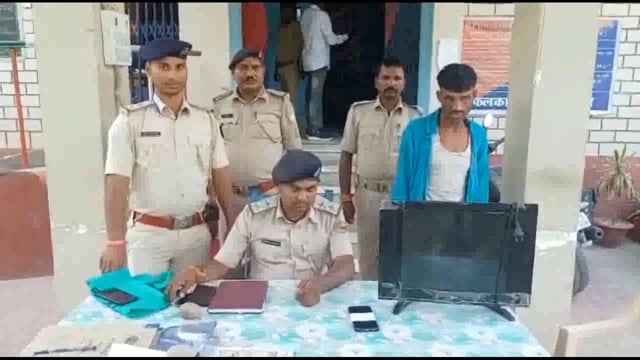 गोपालपट्टी गांव में ग्रामीणों ने एक व्यक्ति को चोरी के मोबाइल के साथ पकड़कर जमकर धुनाई कर दिया