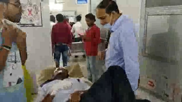 सड़क हादसे में बाइक सवार दम्पत्ति गम्भीर रूप से घायल