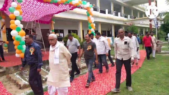 प्रतापगढ़ जिले के बाघराय थाना क्षेत्र में बाबा बृजेश सिंह मेमोरियल इंटरनेशनल स्कूल अवतारपुर में ध्वजारोहण हुआ संपन्न