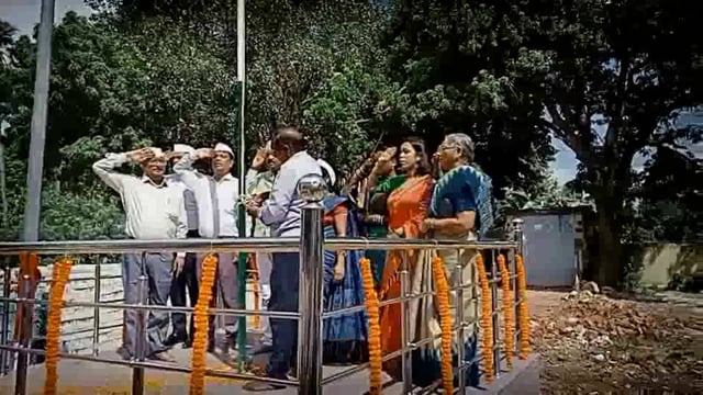 76वें स्वतंत्रता दिवस के अवसर पर पूरे प्रखंड क्षेत्र में सरकारी और गैर सरकारी संस्थानों में शान से लहराया तिरंगा