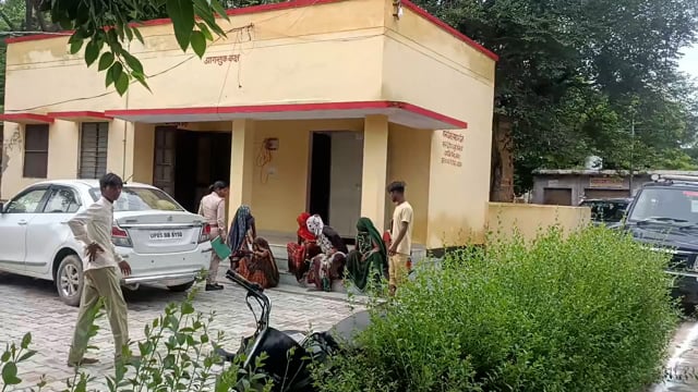 माट के नगला बरी में दो पक्षों में हुआ झगड़ा एक दर्जन से ज्यादा लोग हुए घायल