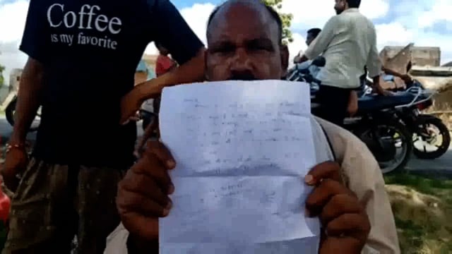 वजीरगंज थाने पर मोबाइल चोरी होने की पीड़ित ने दी तहरीर बरामदगी की कर रहा मांग