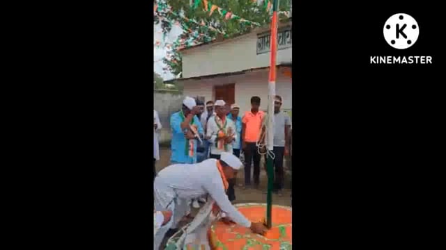 बसमाता पंचायत भवन में मुखिया ने किया झंडोत्तोलन, मुखिया सहित कार्यकर्ताओं ने दी देश को सलामी